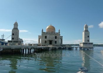 Perubahan Regulasi, Pengerjaan Masjid Terapung Molor