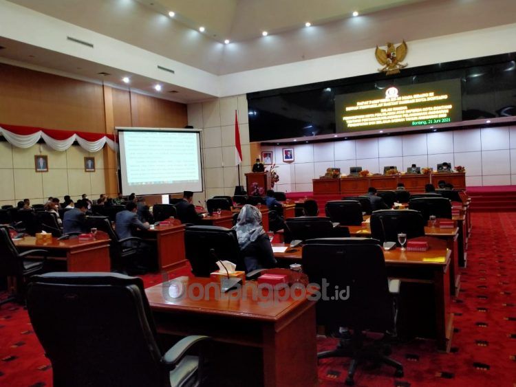 Rapat Paripurna DPRD Ke-10 Masa Sidang III tahun 2021.