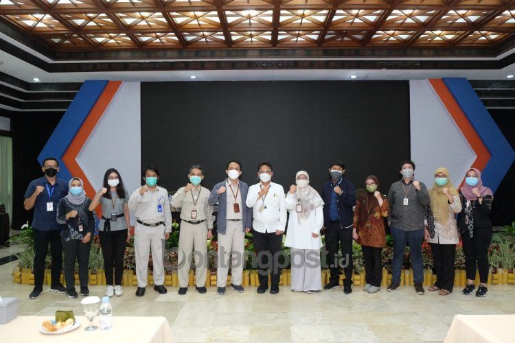 Rombongan KSP, Direktorat Jenderal Industri Kimia Kementerian Perindustrian (Kemenperin) RI, dan manajemen PKT. (Humas PKT)