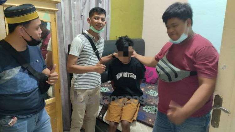 Tersangka ketika ditangkap. (Polres Bontang)