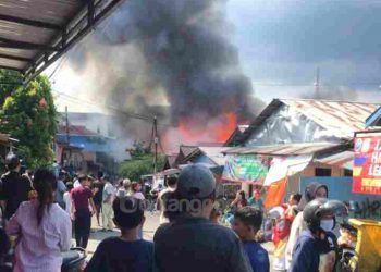 Gunung Bugis Membara, 6 Rumah Terbakar