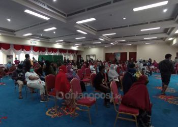Animo Warga Tinggi, Rela Menginap Demi Dapat Jatah Vaksin