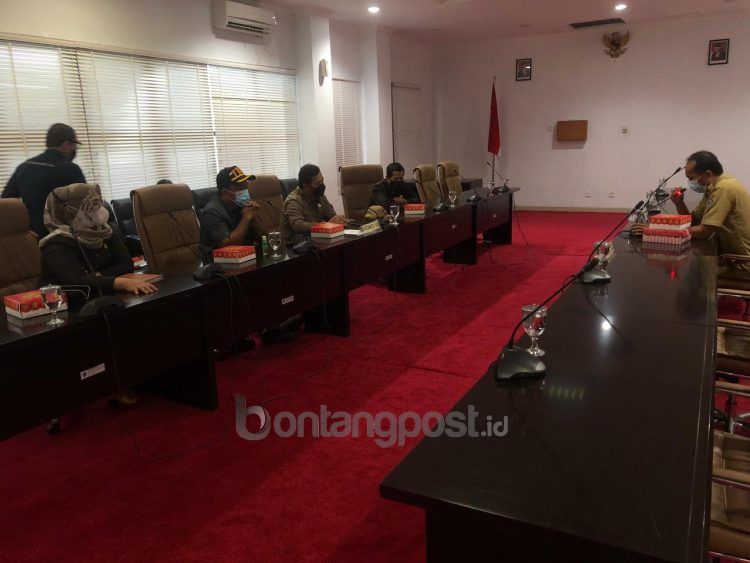Rapat Komisi III DPRD tanpa kehadiran dari Dinas PUPRK Bontang.