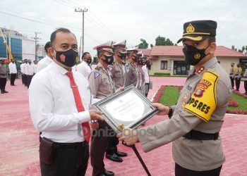 Ungkap Peredaran 1 Kg Sabu, Kasat Reskoba Polres Bontang Terima Penghargaan