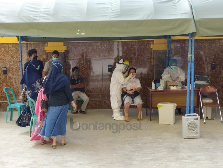 Pemeriksaan swab PCR di Labkesda Bontang
