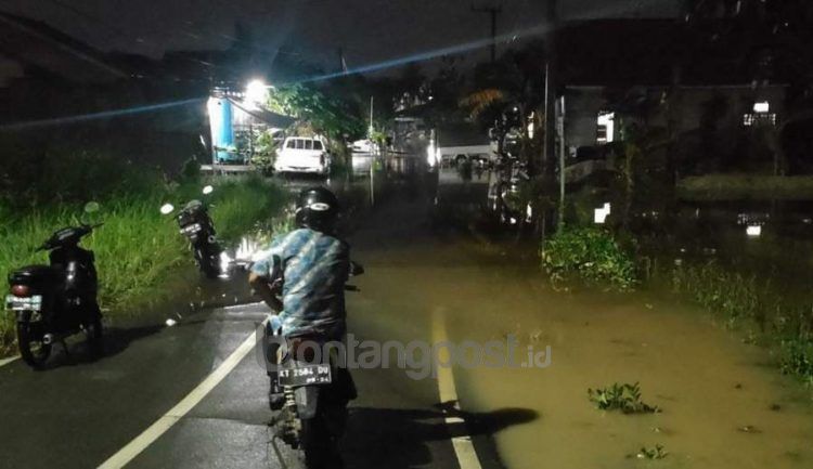 Hujan deras beberapa hari lalu membuat genangan air di wilayah Jalan Selat Rote 1, Kelurahan Tanjung Laut.