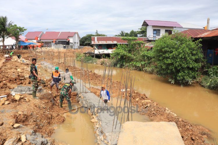 Pengerjaan turap di Api-Api sudah 30 persen