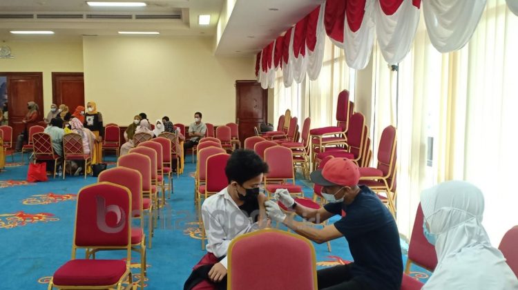 Dinas Kesehatan (Diskes) menyasar vaksinasi dosis kedua remaja dan masyarakat umum pada pekan ini.