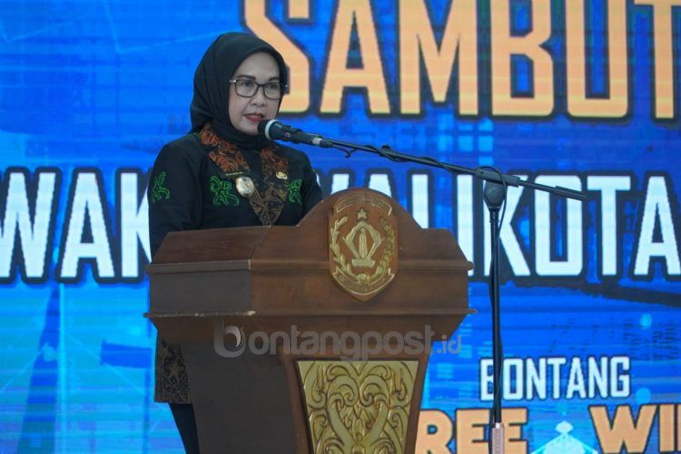 Wakil Wali Kota Bontang Najirah saat meresmikan wifi gratis di 251 titik