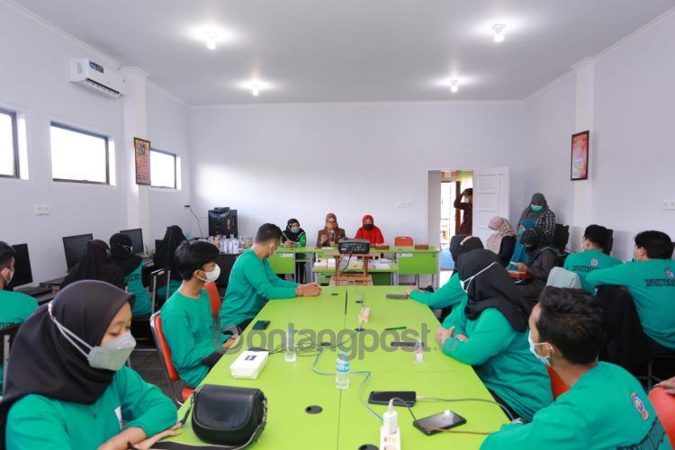 Wakil Wali Kota Bontang Najirah membuka pelatihan pengemasan produk bagi UMKM di Bontang