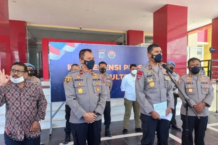 Kapolda Sulteng Irjen Rudy Sufahriadi melakukan konferensi pers terkait hasil sidang etik terhadap oknum Kapolsek di Parigi Moutong IDGN. Sabtu 23/10. ANTARA/Kristina Natalia