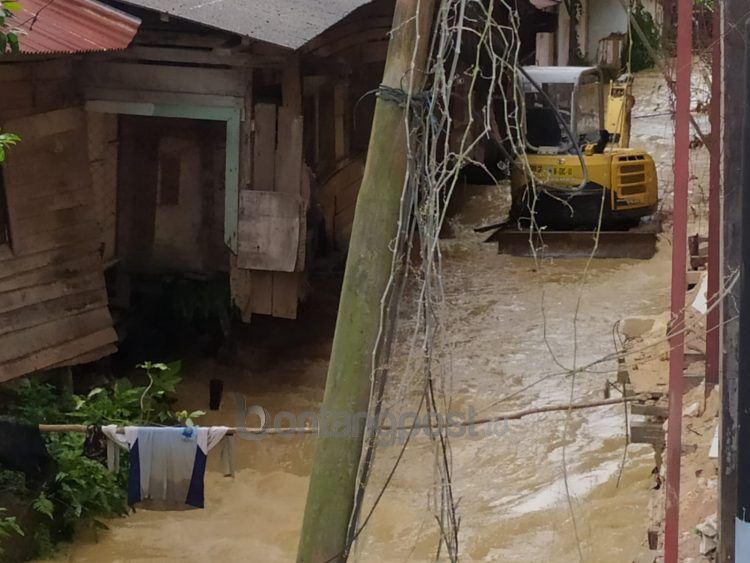 Dinas Pekerjaan Umum dan Penataan Ruang Kota (PUPRK) merencanakan untuk meneruskan penurapan Sungai Bontang sebagai langkah antisipasi penanganan banjir di Kota Taman.