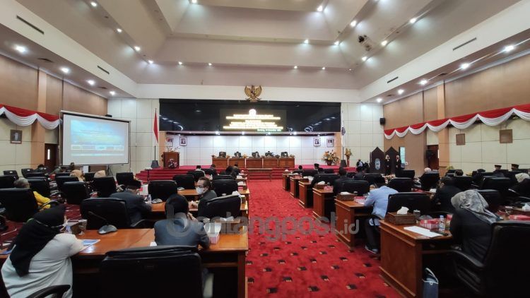 Pengambilan keputusan Raperda tentang APBD Bontang 2022 (Nasrullah/bontangpost.id)