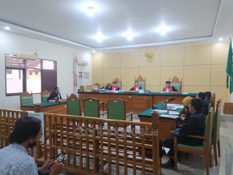 Majelis hakim Pengadilan Negeri Bontang menggelar persidangan dengan agenda pemeriksaan saksi perkara dugaan penyaluran kredit fiktif di tubuh PT BPR Bontang Sejahtera.