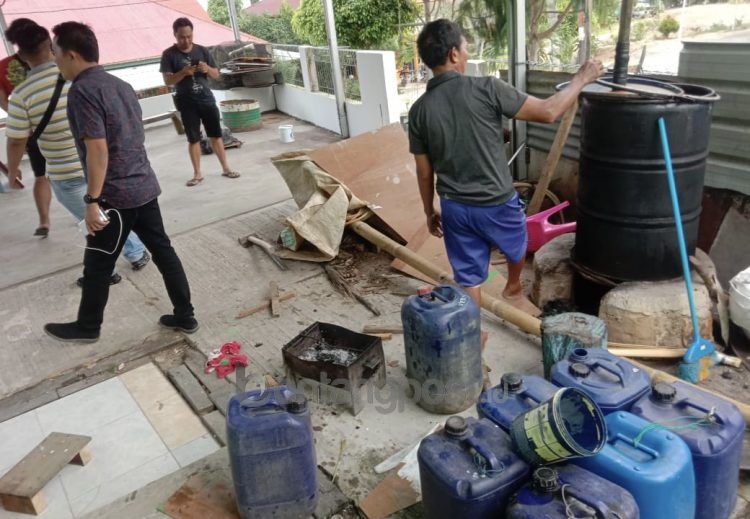 Tempat pembuatan mieas tradisional cap tikus di Gunung Telihan, dibongkar polisi