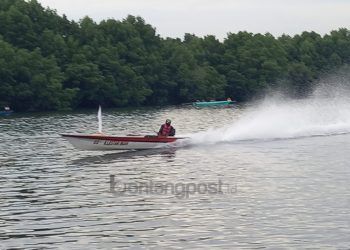 Pakai Perahu Rakitan Sendiri, Mulyadi Juara Satu Lomba Balap Perahu