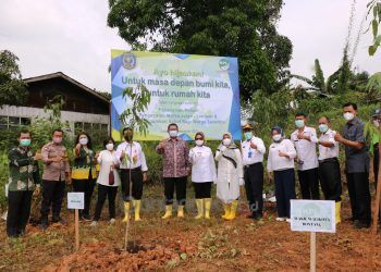 PT KPI Peduli Warga Loktuan, Tanam 100 Pohon Hingga Melanjutkan Bantuan Jamban Sehat