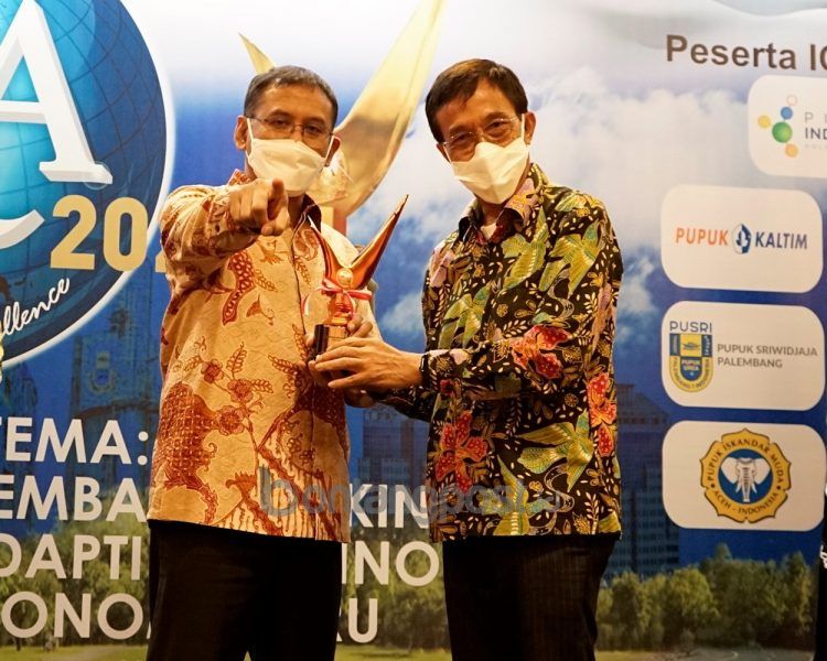 Penghargaan diterima oleh Direktur Utama PKT Rahmad Pribadi dari Indonesian Quality Award Foundation (IQAF), di Hotel Fairmont Jakarta pada Rabu (15/12).