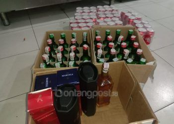 Ratusan Botol Miras Disita dari Tempat Karaoke