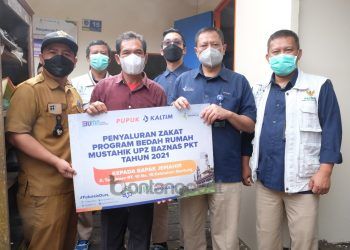 Fasilitasi Hunian Layak bagi Masyarakat, Pupuk Kaltim Bedah 8 Rumah di Guntung dan Loktuan