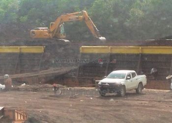 Bongkar Muat Batu Bara di Pelabuhan Ilegal