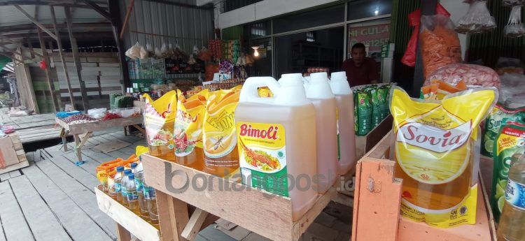 Harga minyak goreng di Bontang masih mahal (Fitri Wahyuningsih/bontangpost.id)