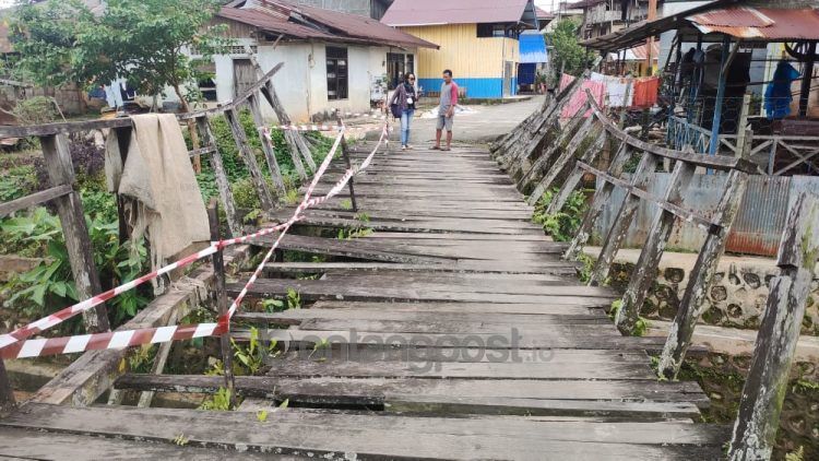 Jembatan penghubung antar Kanaan dan Telihan mengalami rusak parah (Nasrullah/bontangpost.id)
