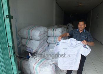 Macet Dua Tahun, Perlengkapan Sekolah Hanya untuk Pelajar Kelas Awal