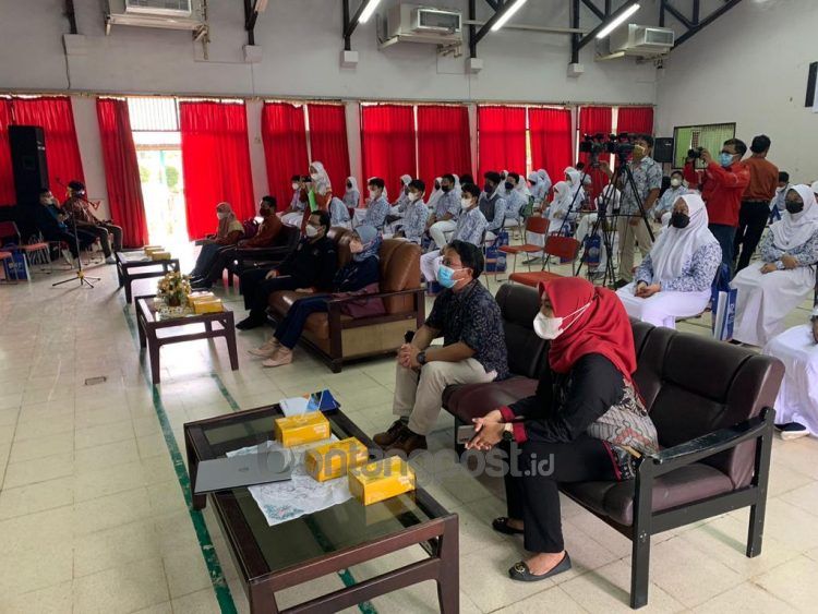 Pupuk Kaltim menggelar seminar P2HIV/Aids dan tumbuh kembang remaja. Acara itu diikuti ratusan pelajar SMP dan SMA di Bontang. Kegiatan ini bekerja sama dengan RS Pupuk Kaltim dan berlangsung hybrid di aula SMA YPK Bontang dan aplikasi Zoom. (Corcom Pupuk Kaltim)