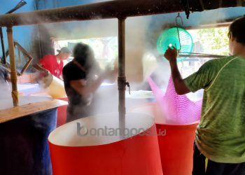 Harga Kedelai Selangit, Perajin Tahu Tempe Menjerit