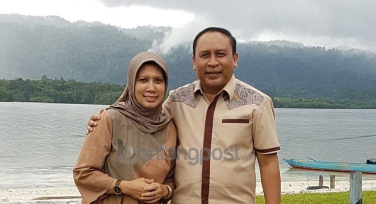 Sri Lestari Nusyirwan Ismail dan almarhum Nusyirwan Ismail.