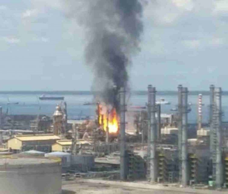 Kebakaran area kilang Balikpapan