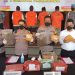 Empat tersangka dan barang bukti yang ditahan di Mapolres Samarinda
