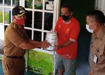 Lansia Miskin Dapat Makan Dua Kali Sehari