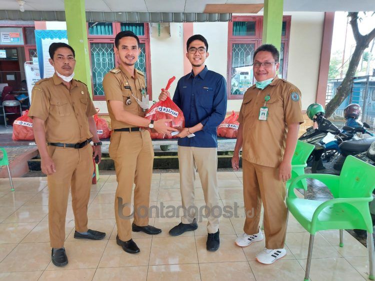Tim CSR PKT salurkan bantuan makanan bagi korban banjir di Kelurahan Api-Api.