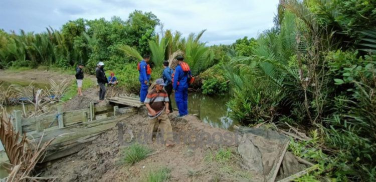Pencarian terhadap seorang nelayan di empang kawasan Sungai Rugaya, Kukar.