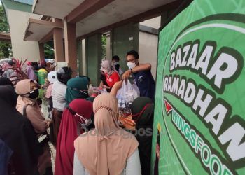 Pasar Sembako di Parikesit Diserbu Warga
