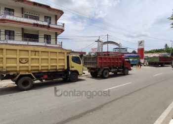 Perjuangan Sopir Truk Bontang Mendapatkan Solar; Antre Sejak Subuh, Minta Tambahan Kuota