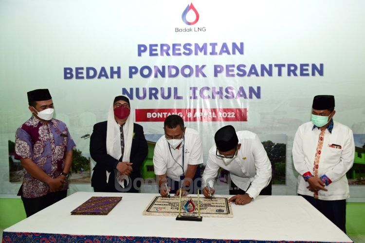 Badak LNG meresmikan pembangunan asrama putra dan putri serta fasilitas  Pondok Pesantren Nurul Ichsan