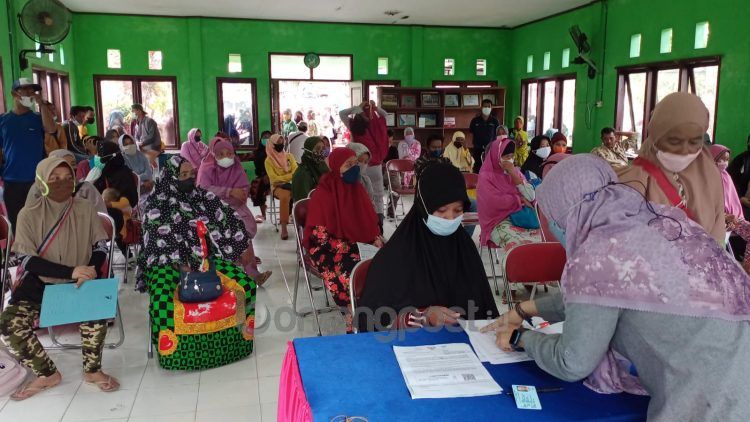 Penyaluran BLT minyak goreng dan sembako mulai disalurkan di masing-masing kelurahan (Lutfi Rahmatunnisa'/bontangpost.id)