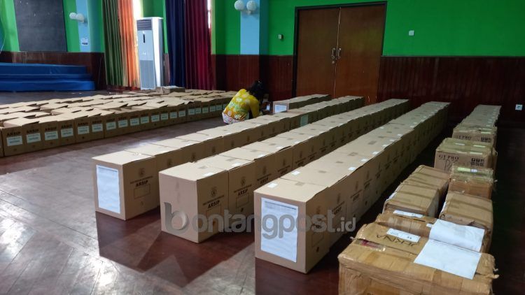 Ratusan boks berkas arsip milik beberapa OPD di Bontang dimusnahkan (Lutfi Rahmatunnisa'/bontangpost.id)