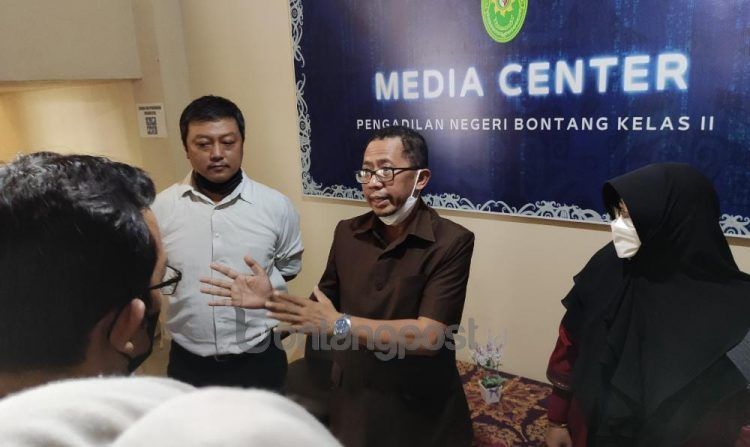 Sidang gugatan Ma'ruf Effendy terhadap DPC PKS Bontang kembali ditunda (Nasrullah/bontangpost.id)