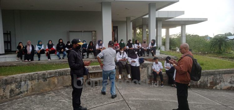 Petugas kebersihan di lingkungan Pemkot Bontang (Ist)