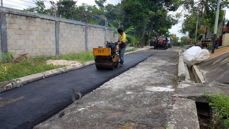 PKT olah limbah plastik menjadi bahan aspal beton ramah lingkungan