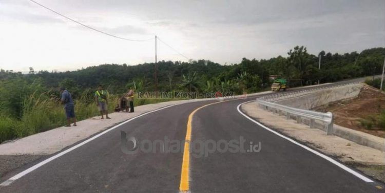 Salah satu titik yang telah diberi pengaspalan secara overlay.