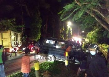 Ditabrak Scoopy, Kijang Terperosok di Parit HOP