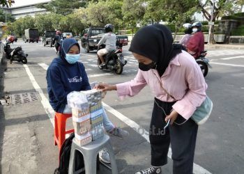 Hukum Penukaran Uang dan Bagi-Bagi Uang Lebaran Menurut Islam