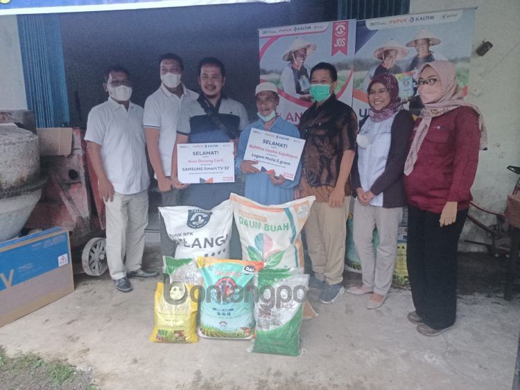 PT Pupuk Kalimantan Timur (PKT) kembali memberikan apresiasi bagi 13 kios di tiga wilayah distribusi. (Corcom PKT)