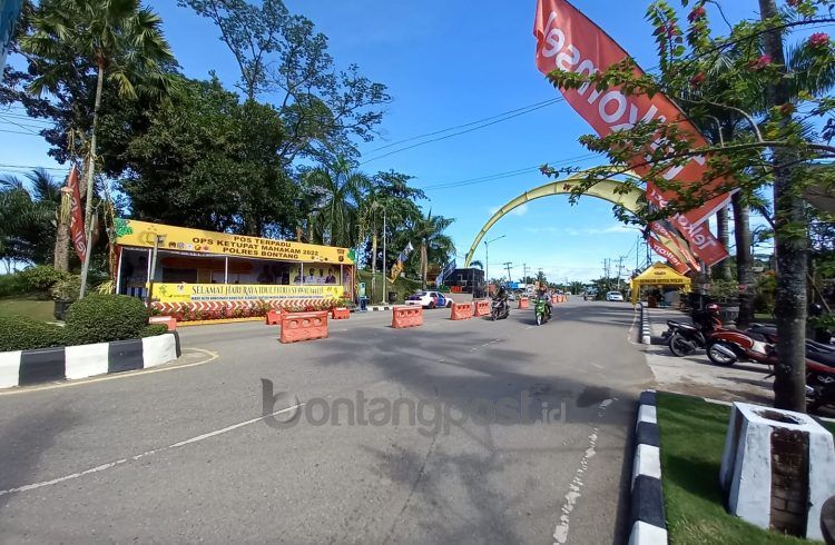 Amankan arus mudik dan balik Lebaran, Polres Bontang juga buka posko di Tugu Selamat Datang Bontang (Lutfi Rahmatunnisa'/bontangpost.id)
