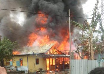Diduga Korsleting Listrik, Kebakaran Hanguskan 7 Bangunan di Samarinda